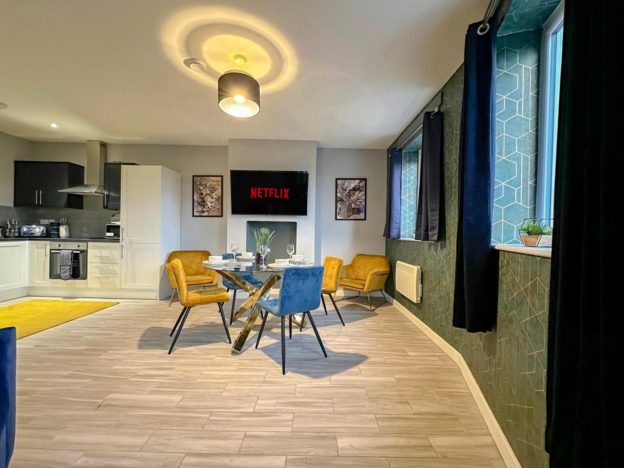 Luxury Boutique Apartments Block Free Street Parking Хаунслоу Екстериор снимка