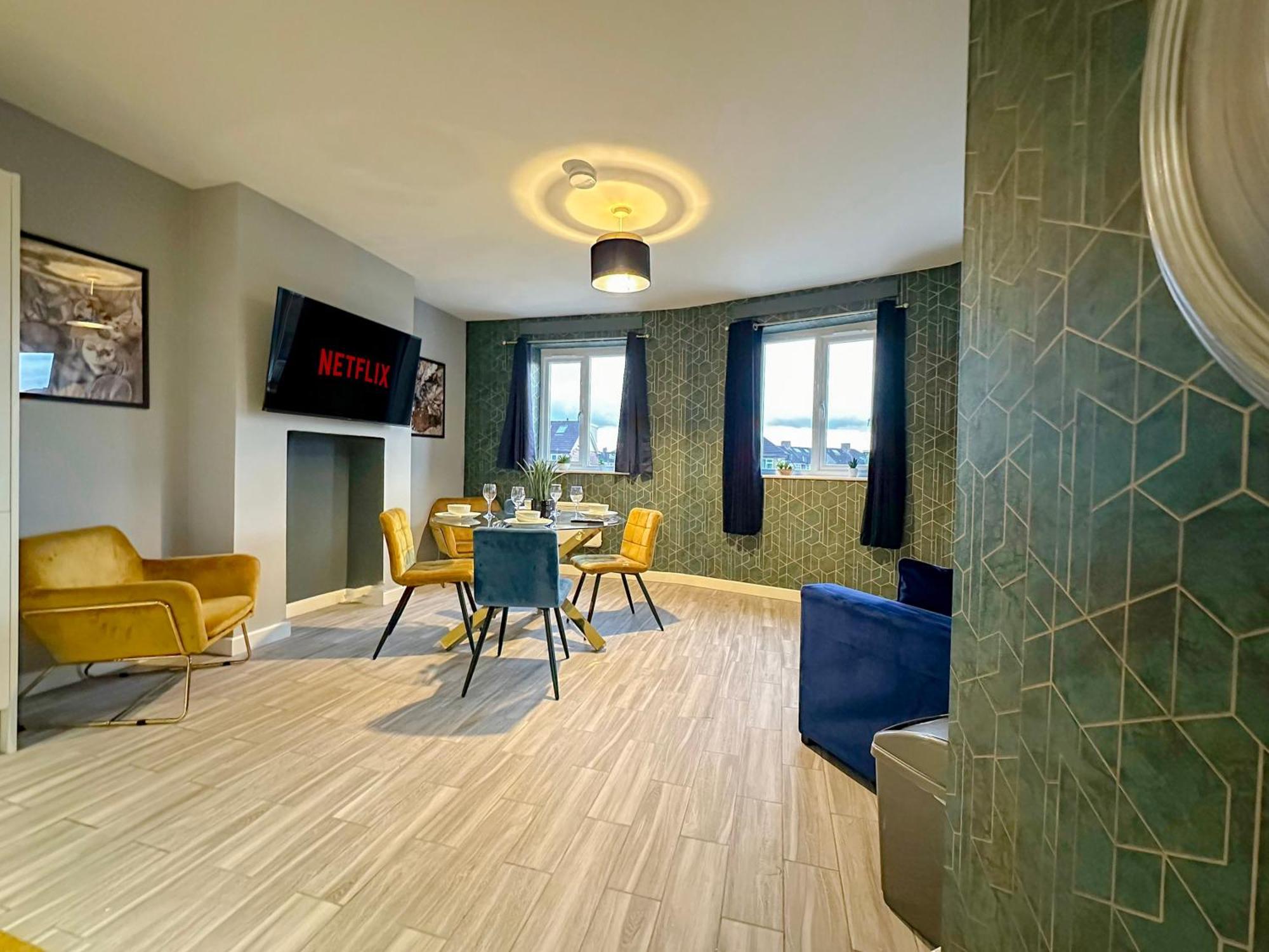 Luxury Boutique Apartments Block Free Street Parking Хаунслоу Екстериор снимка